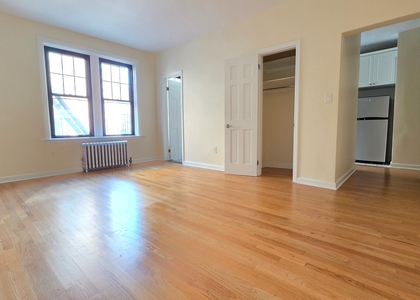 West 10th Street - Photo 1