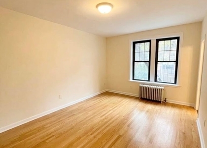 West 10th Street - Photo 1
