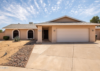 4662 W Kings Avenue - Photo 1