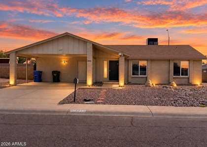2913 W Woodridge Drive - Photo 1