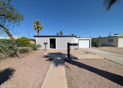 810 W 12th Street - Photo 1