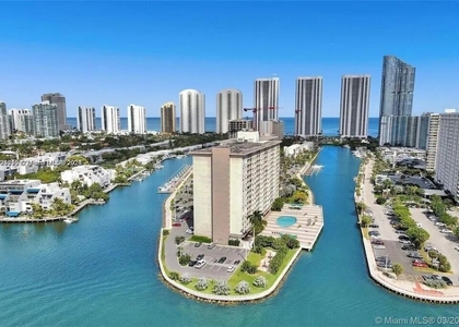 400 Kings Point Drive - Photo 1