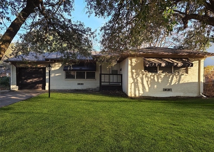 1811 W College Street - Photo 1