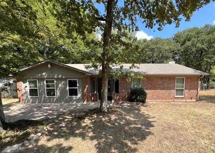 213 Glenhaven Drive - Photo 1