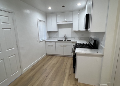 1840 W Glenoaks Boulevard - Photo 1