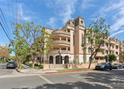 850 N Croft Avenue - Photo 1