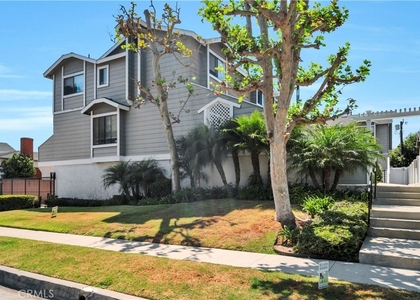 2721 Gramercy Avenue - Photo 1