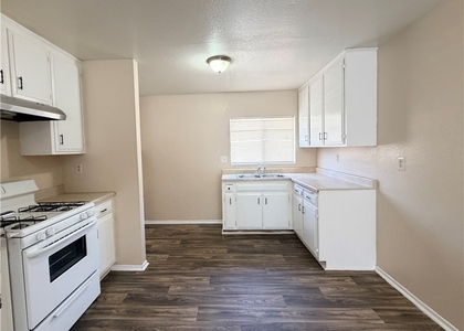 407 E E - Photo 1