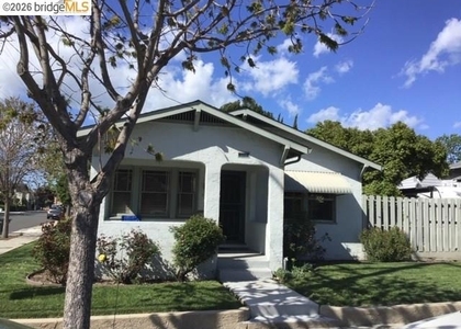322 W 9th St - Photo 1