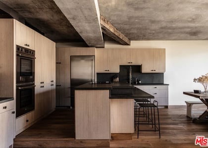 818 N Doheny Drive - Photo 1