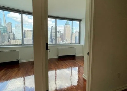 515 West 52nd Street - Photo 1