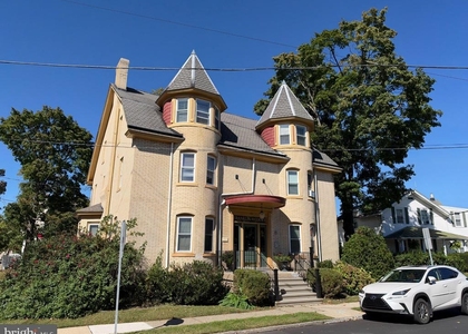 185 W Court Street - Photo 1