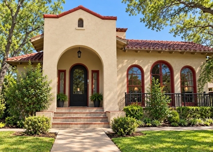 2813 Salado St - Photo 1