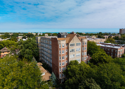 1608 W Sherwin Avenue - Photo 1