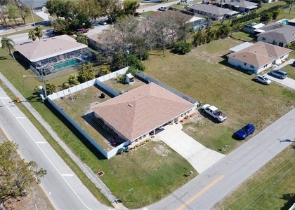 903 Se 23rd Place - Photo 1