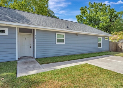 904 W Sealy - Photo 1