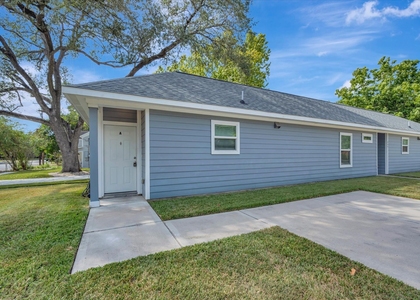 904 W Sealy Street - Photo 1
