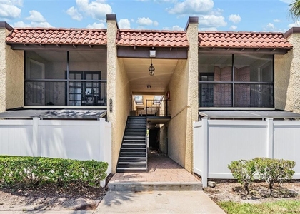 5306 W Kennedy Boulevard - Photo 1