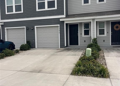 8243 Sw 67th Avenue - Photo 1