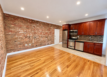 118 Quincy Street - Photo 1