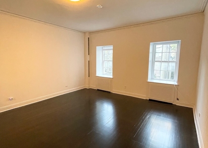 East 65 Street - Photo 1