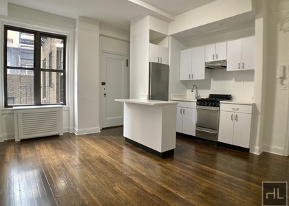 East 46 Street - Photo 1