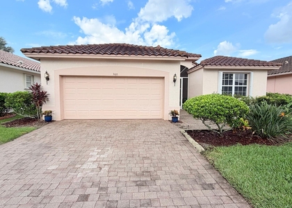 360 Nw Sunview Way - Photo 1