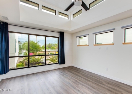 1301 W 4th Street - Photo 1