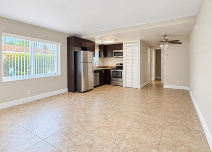 520 Ne 44th Street - Photo 1