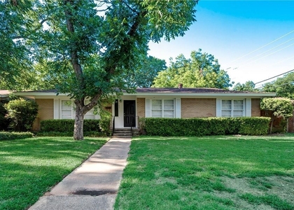 1601 Larkspur Drive - Photo 1