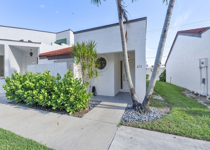 273 Nw 36th Avenue - Photo 1