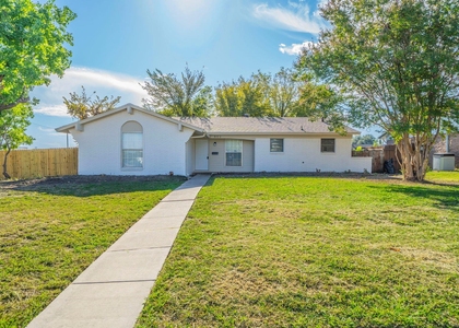 802 Birchwood Drive - Photo 1