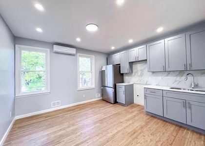 2 Bedroom Apartment in Staten  - Photo 1