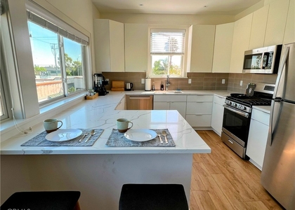 4318 East 15th Street - Photo 1