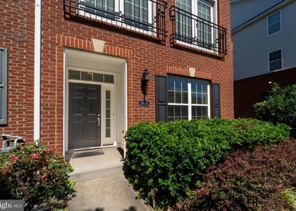 23073 Weybridge Square - Photo 1