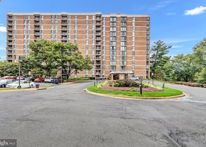 2300 Pimmit Drive - Photo 1