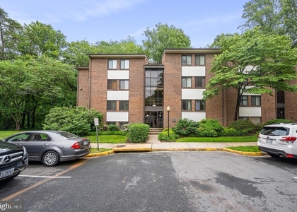 1423 Northgate Square - Photo 1