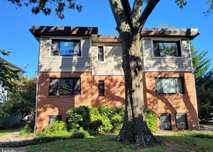 1127 N Stuart Street N - Photo 1