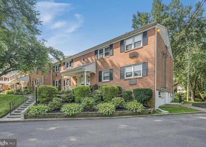 204 Warwick Road - Photo 1