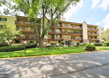 7400 Lakeview Drive - Photo 1