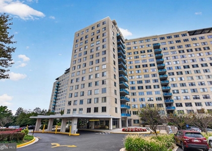 10500 Rockville Pike - Photo 1