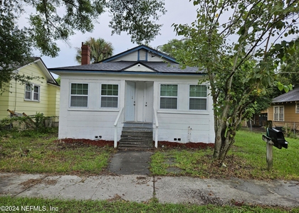 1176 E 13th Street - Photo 1