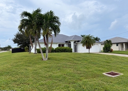 142 Sw 34th Place - Photo 1