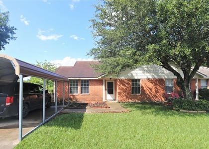 226 Hunters Lane - Photo 1