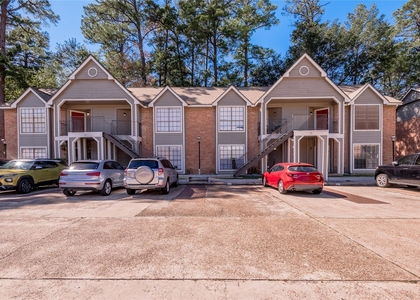 2402 Sycamore Avenue - Photo 1