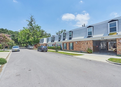1419 Hawthorne - Photo 1
