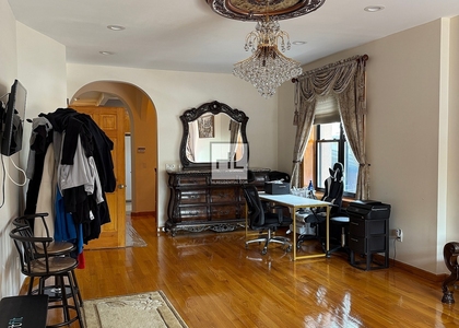 East 51 Street - Photo 1
