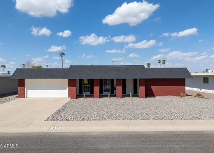 9213 W Briarwood Circle N - Photo 1