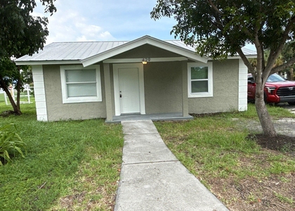 429 Se Lake Street - Photo 1