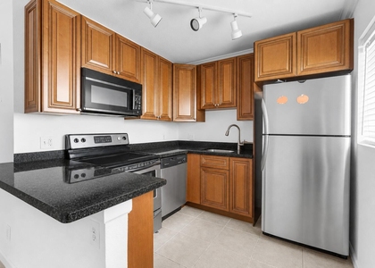 2655 Ne 8th Avenue - Photo 1
